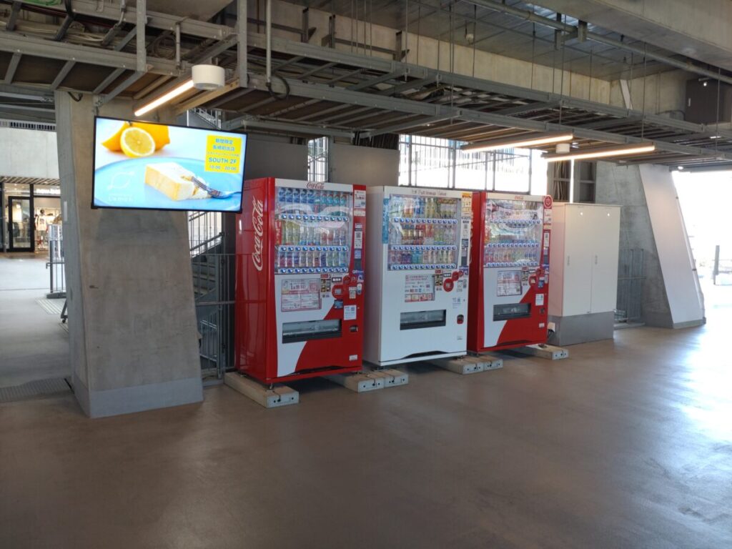 ビジター席の真後ろの自販機